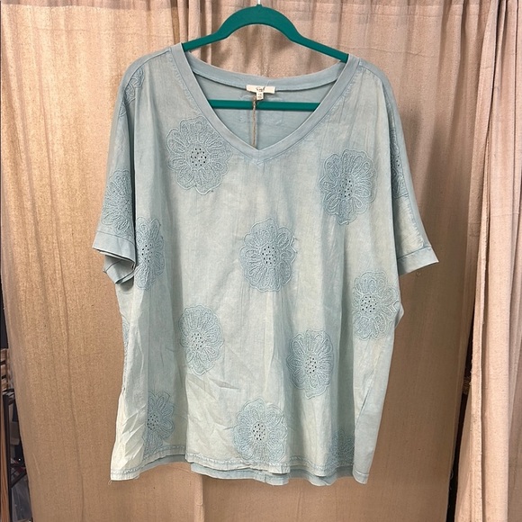 Blue Floral Embroidered T-Shirt - Easel - Picture 1 of 5